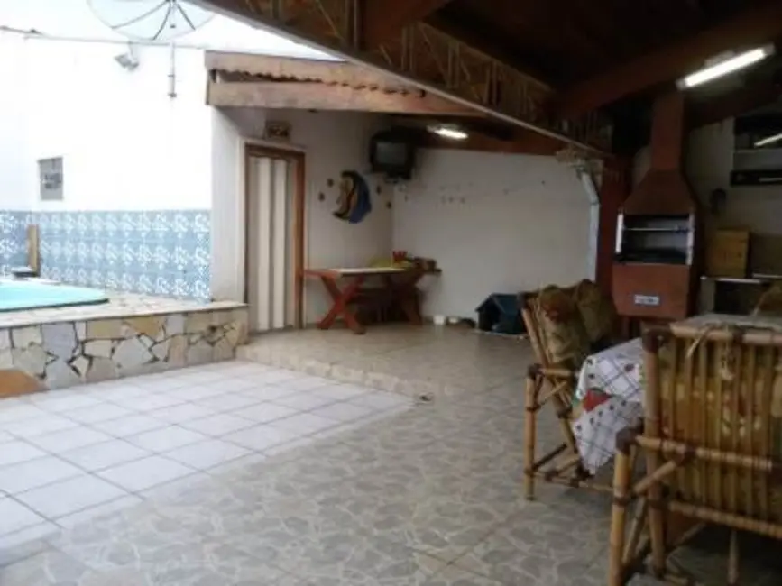 Foto 5 de Sobrado com 3 quartos à venda, 147m2 em Parque São Domingos, Pindamonhangaba - SP