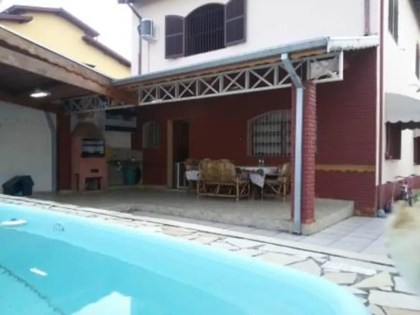 Foto 2 de Sobrado com 3 quartos à venda, 147m2 em Parque São Domingos, Pindamonhangaba - SP