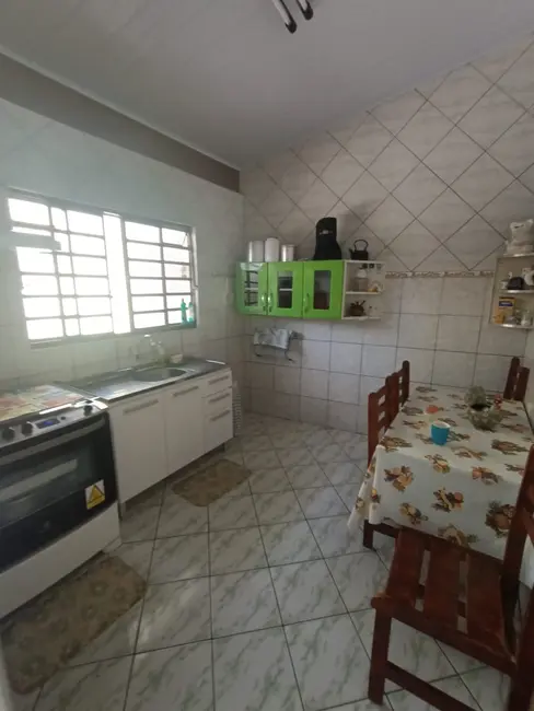 Foto 8 de Sobrado com 4 quartos à venda, 242m2 em Jardim Cristina, Pindamonhangaba - SP