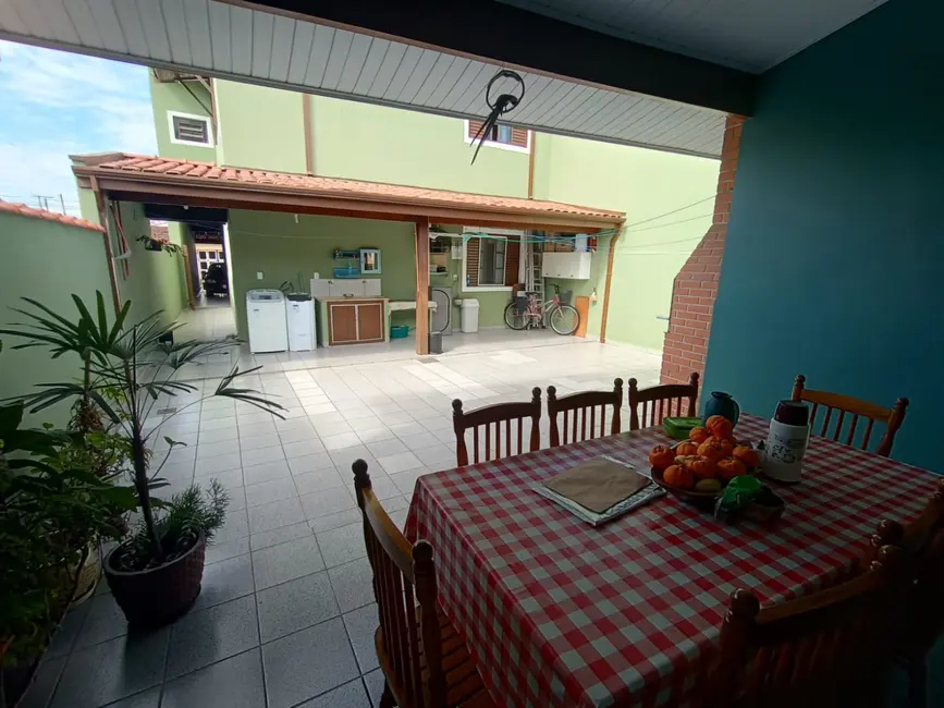 Foto 3 de Sobrado com 4 quartos à venda, 242m2 em Jardim Cristina, Pindamonhangaba - SP