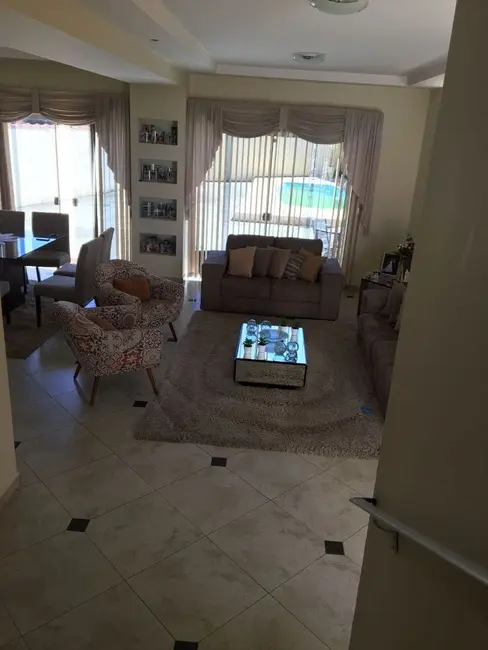 Foto 6 de Sobrado com 3 quartos à venda, 196m2 em Tremembe - SP