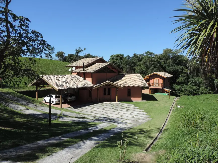 Foto 1 de Sobrado com 3 quartos à venda, 348m2 em Santo Antonio Do Pinhal - SP