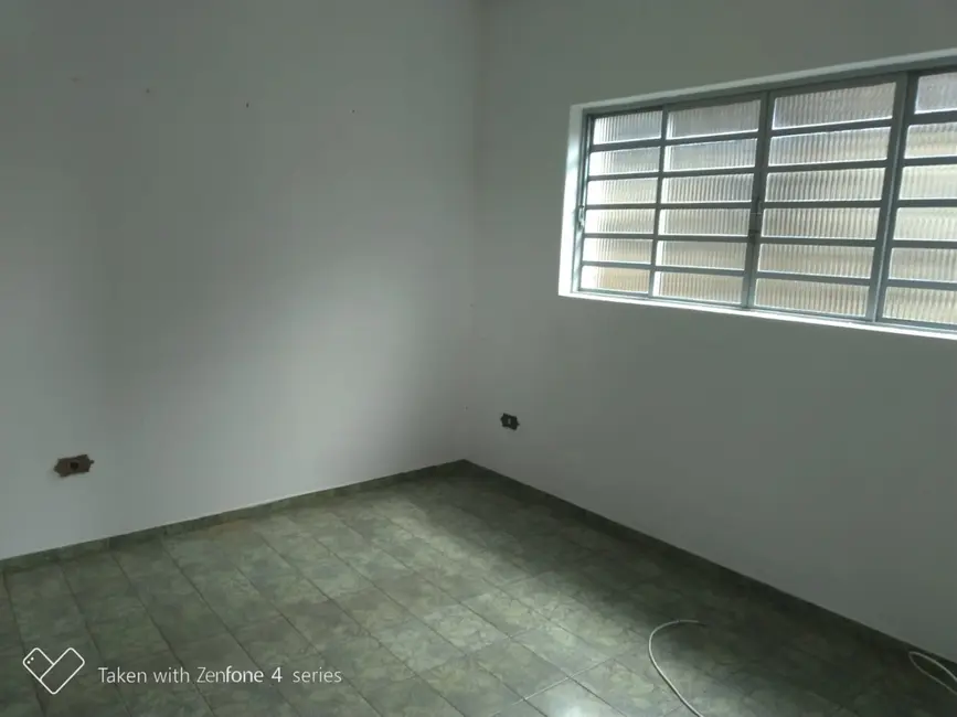 Foto 2 de Casa com 2 quartos à venda, 120m2 em Jardim Gurilândia, Taubate - SP