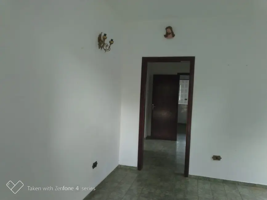 Foto 1 de Casa com 2 quartos à venda, 120m2 em Jardim Gurilândia, Taubate - SP