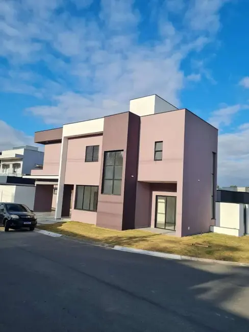 Foto 1 de Sobrado com 3 quartos à venda, 173m2 em Parque São Domingos, Pindamonhangaba - SP