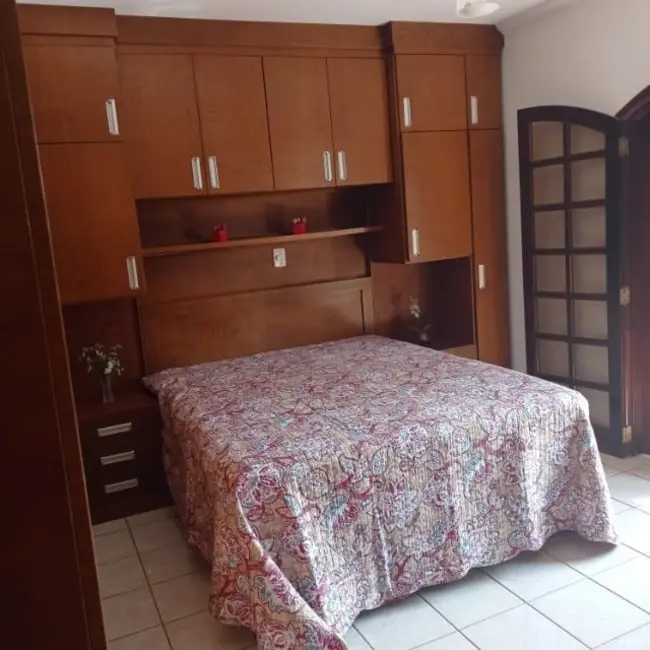 Foto 4 de Sobrado com 4 quartos à venda, 338m2 em Campos Elíseos, Taubate - SP