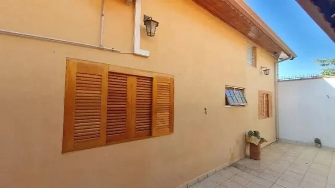 Foto 2 de Casa com 3 quartos à venda, 190m2 em Jardim Maria Cândida, Cacapava - SP