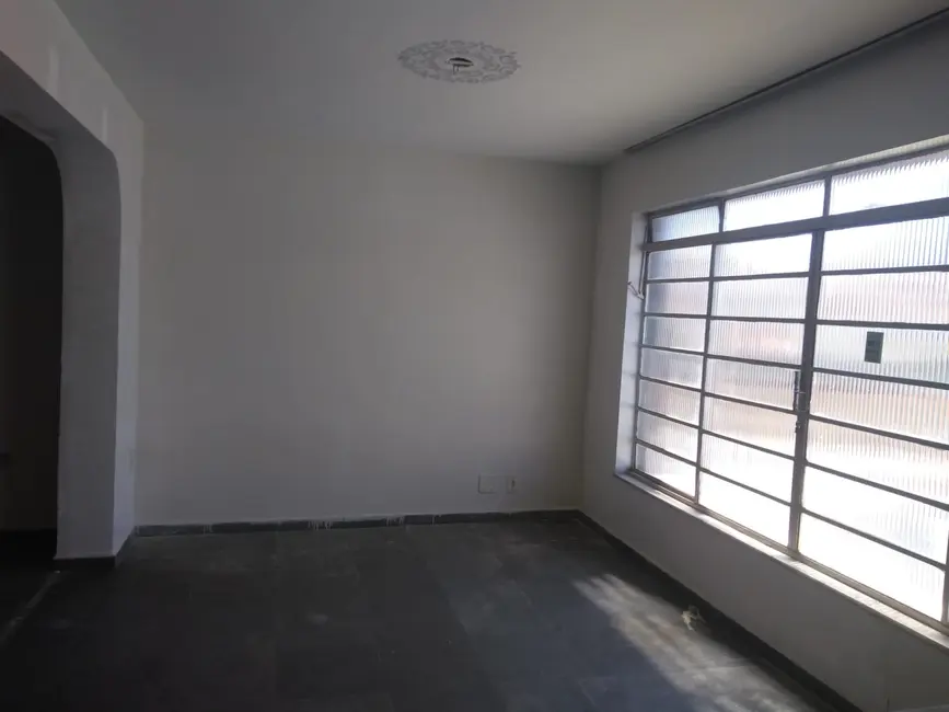 Foto 2 de Sobrado com 3 quartos à venda, 180m2 em Centro, Taubate - SP
