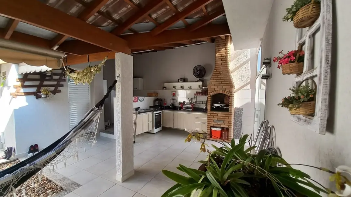 Foto 2 de Casa de Condomínio com 3 quartos à venda, 179m2 em Piracangaguá, Taubate - SP