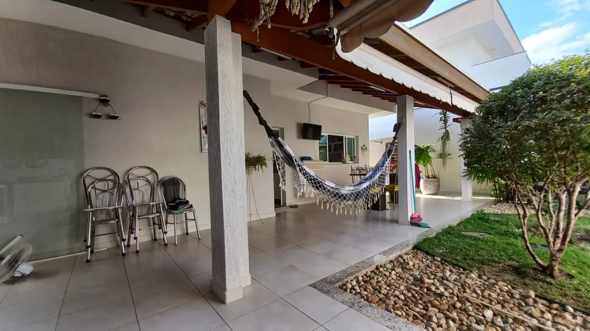 Foto 6 de Casa de Condomínio com 3 quartos à venda, 179m2 em Piracangaguá, Taubate - SP