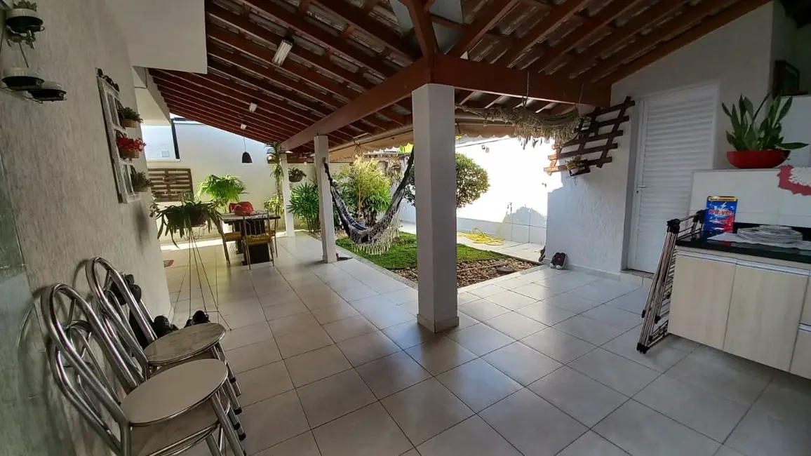 Foto 3 de Casa de Condomínio com 3 quartos à venda, 179m2 em Piracangaguá, Taubate - SP