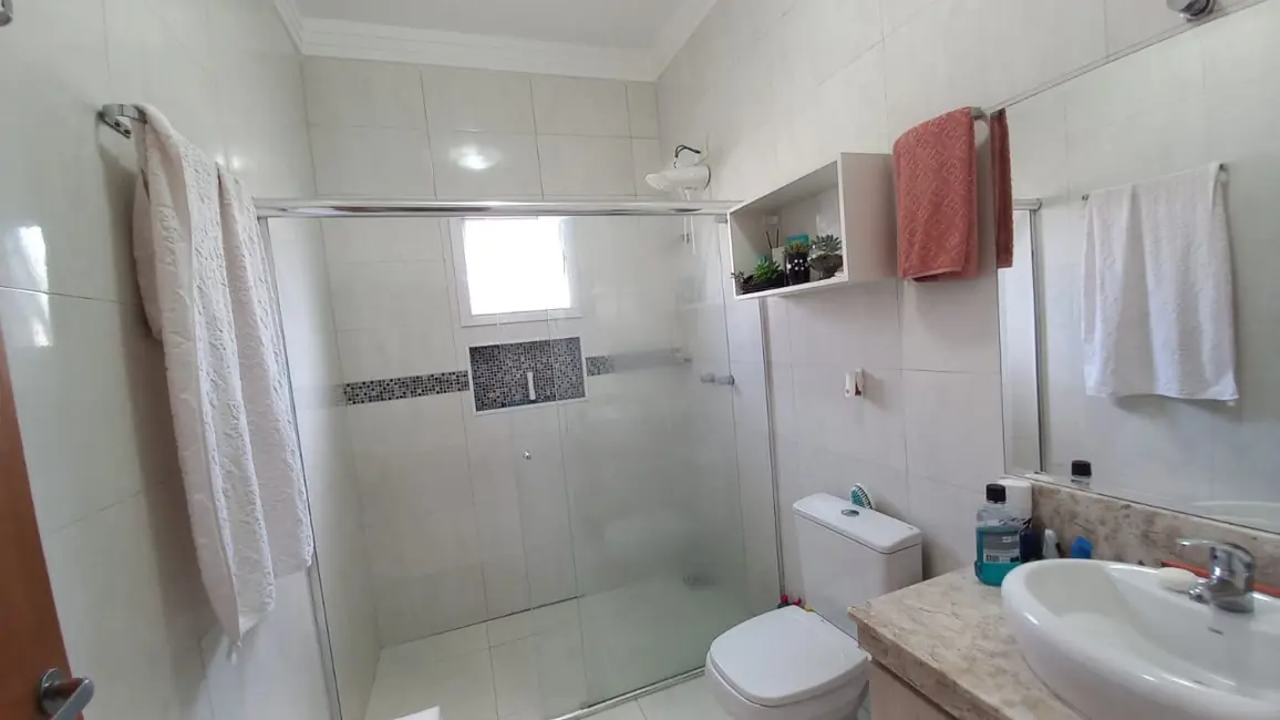 Foto 4 de Casa de Condomínio com 3 quartos à venda, 179m2 em Piracangaguá, Taubate - SP