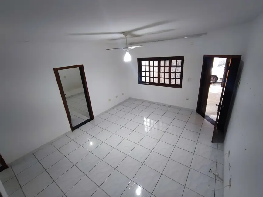 Foto 2 de Sobrado com 3 quartos à venda, 200m2 em Bela Vista, Pindamonhangaba - SP