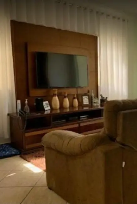 Foto 4 de Sobrado com 4 quartos à venda, 220m2 em Parque São Luís, Taubate - SP