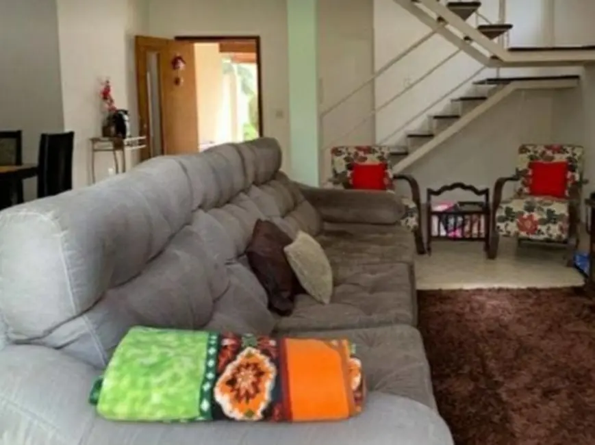 Foto 6 de Sobrado com 4 quartos à venda, 220m2 em Parque São Luís, Taubate - SP