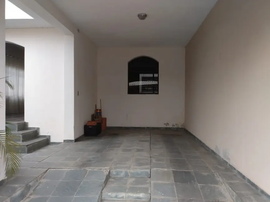 Casa com 3 quartos à venda, 263m2 em Jardim Rosely, Pindamonhangaba - SP - imagem 3 Foto 3 de Casa com 3 quartos à venda, 263m2 em Jardim Rosely, Pindamonhangaba - SP
