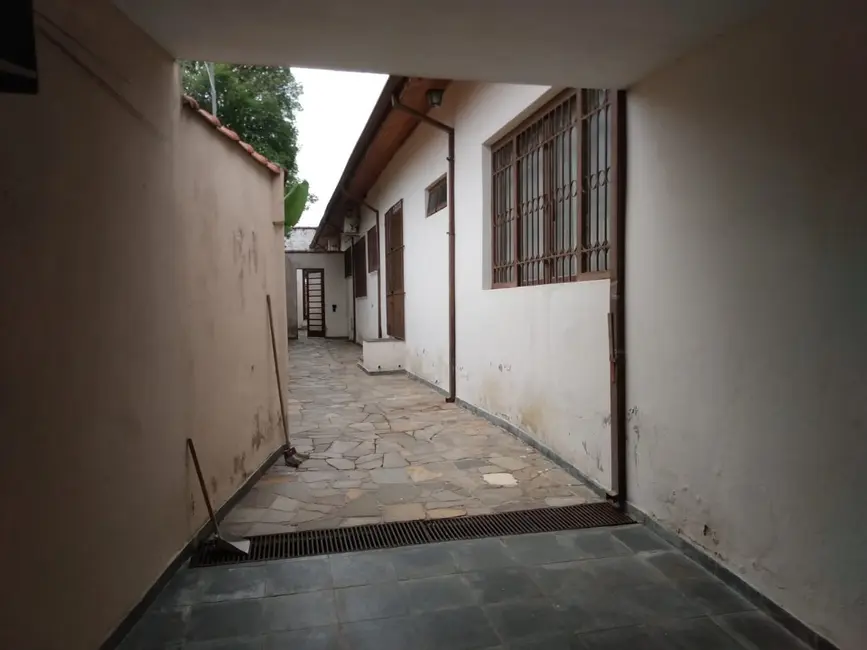 Casa com 3 quartos à venda, 263m2 em Jardim Rosely, Pindamonhangaba - SP - imagem 6 Foto 6 de Casa com 3 quartos à venda, 263m2 em Jardim Rosely, Pindamonhangaba - SP