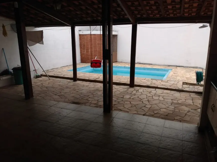 Casa com 3 quartos à venda, 263m2 em Jardim Rosely, Pindamonhangaba - SP - imagem 1 Foto 1 de Casa com 3 quartos à venda, 263m2 em Jardim Rosely, Pindamonhangaba - SP