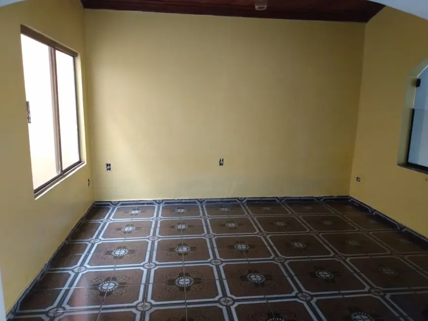 Casa com 3 quartos à venda, 263m2 em Jardim Rosely, Pindamonhangaba - SP - imagem 8 Foto 8 de Casa com 3 quartos à venda, 263m2 em Jardim Rosely, Pindamonhangaba - SP