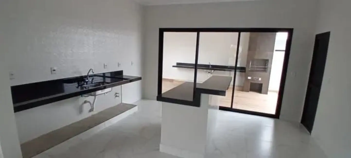 Foto 3 de Casa de Condomínio com 3 quartos à venda, 183m2 em Piracangaguá, Taubate - SP