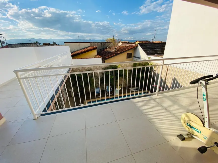 Foto 3 de Sobrado com 4 quartos à venda, 293m2 em Pindamonhangaba - SP