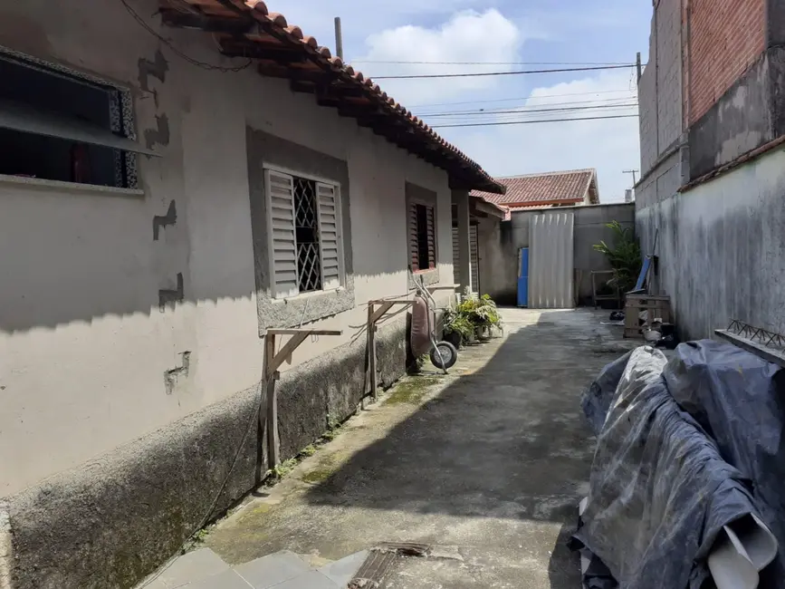 Casa com 2 quartos à venda, 160m2 em Conjunto Habitacional Terra dos Ipês II (Fase II), Pindamonhangaba - SP - imagem 3 Foto 3 de Casa com 2 quartos à venda, 160m2 em Conjunto Habitacional Terra dos Ipês II (Fase II), Pindamonhangaba - SP