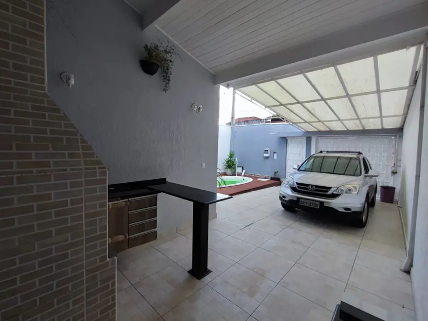 Foto 5 de Sobrado com 3 quartos à venda, 180m2 em Pindamonhangaba - SP