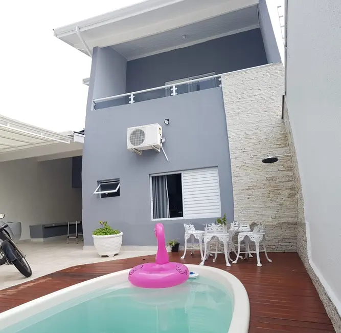 Foto 1 de Sobrado com 3 quartos à venda, 180m2 em Pindamonhangaba - SP