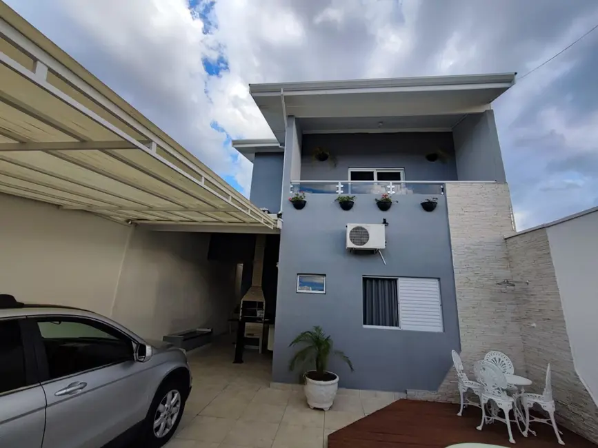 Foto 2 de Sobrado com 3 quartos à venda, 180m2 em Pindamonhangaba - SP