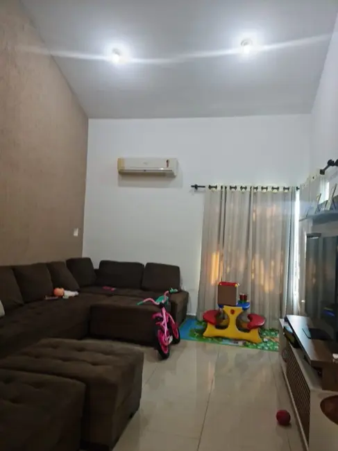 Foto 2 de Casa de Condomínio com 3 quartos à venda, 230m2 em Pindamonhangaba - SP