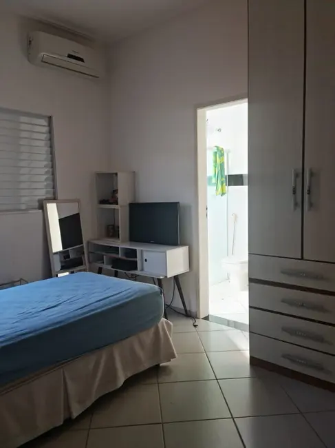 Foto 4 de Casa de Condomínio com 3 quartos à venda, 230m2 em Pindamonhangaba - SP