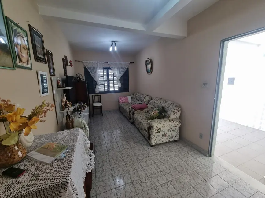 Sobrado com 4 quartos à venda, 106m2 em Pedregulho, Guaratingueta - SP - imagem 4 Foto 4 de Sobrado com 4 quartos à venda, 106m2 em Pedregulho, Guaratingueta - SP