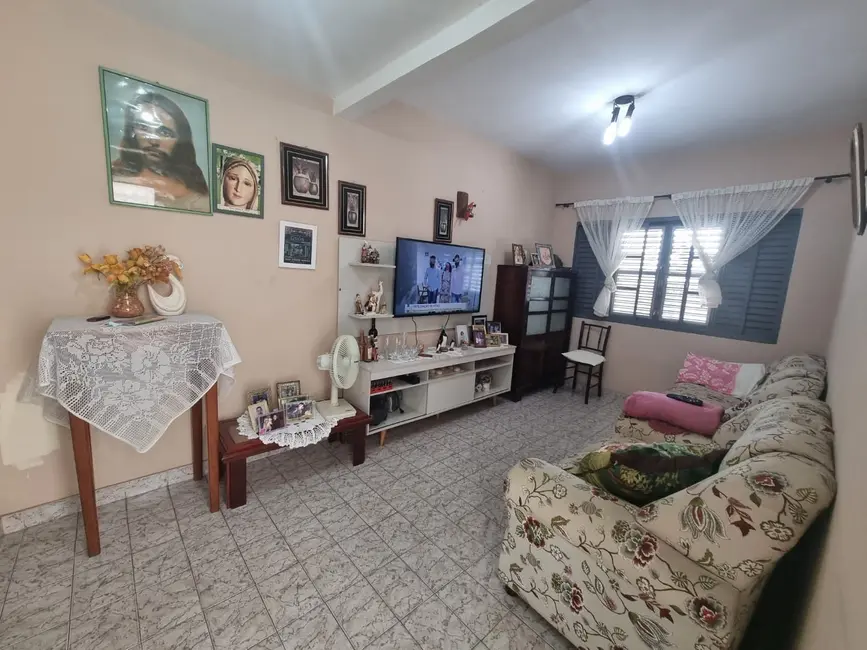 Sobrado com 4 quartos à venda, 106m2 em Pedregulho, Guaratingueta - SP - imagem 3 Foto 3 de Sobrado com 4 quartos à venda, 106m2 em Pedregulho, Guaratingueta - SP