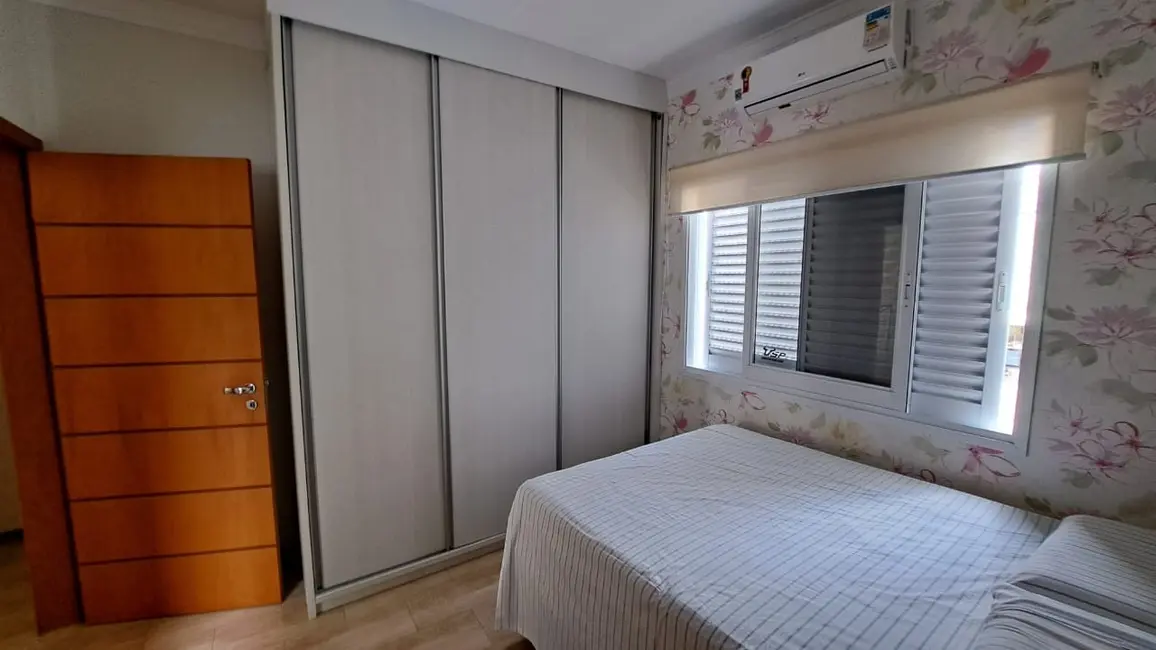 Foto 8 de Casa de Condomínio com 3 quartos à venda, 248m2 em Sao Jose Dos Campos - SP