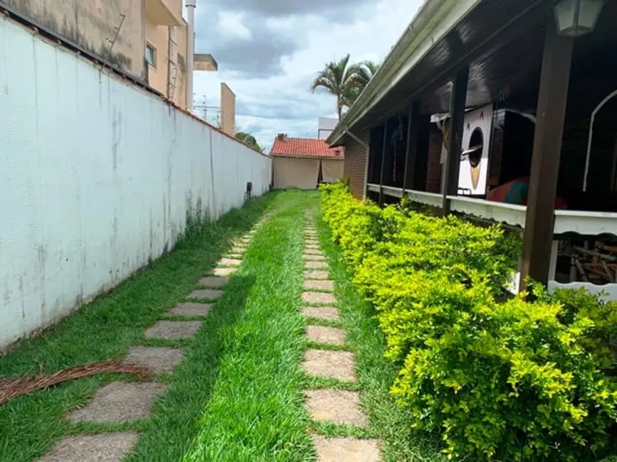 Foto 3 de Casa com 3 quartos à venda, 370m2 em Jardim Residencial Doutor Lessa, Pindamonhangaba - SP