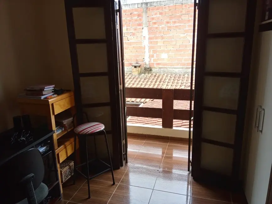 Foto 9 de Sobrado com 3 quartos à venda, 165m2 em Residencial e Comercial Cidade Morumbi, Pindamonhangaba - SP