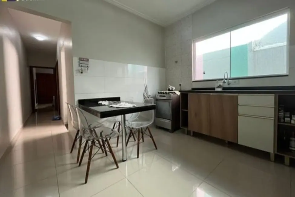 Foto 3 de Casa com 2 quartos à venda, 125m2 em Esplanada Independência, Taubate - SP