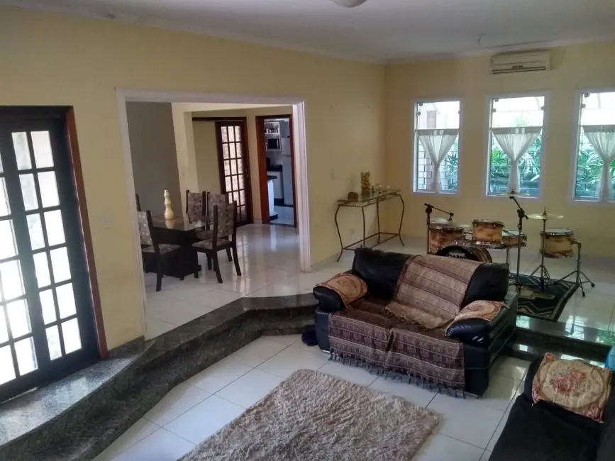 Foto 1 de Casa com 3 quartos à venda, 222m2 em Pindamonhangaba - SP