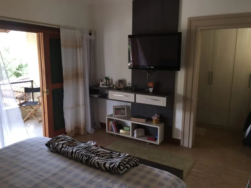 Foto 6 de Sobrado com 3 quartos à venda, 304m2 em Tremembe - SP