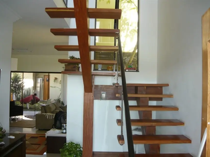 Foto 3 de Sobrado com 3 quartos à venda, 304m2 em Tremembe - SP