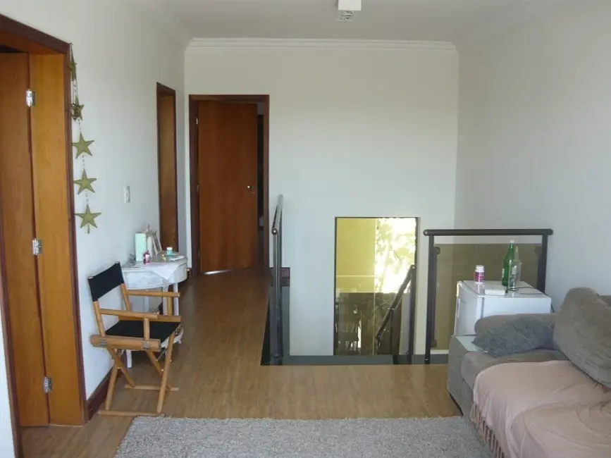 Foto 4 de Sobrado com 3 quartos à venda, 304m2 em Tremembe - SP