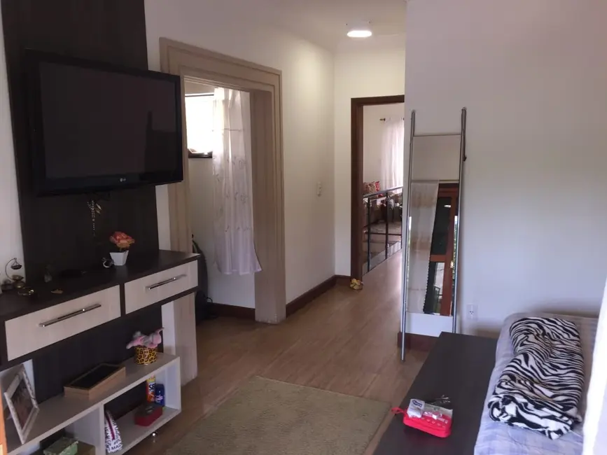 Foto 8 de Sobrado com 3 quartos à venda, 304m2 em Tremembe - SP