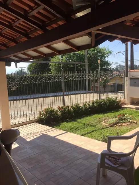 Foto 2 de Casa com 5 quartos à venda, 216m2 em Residencial Ouro Verde, Pindamonhangaba - SP