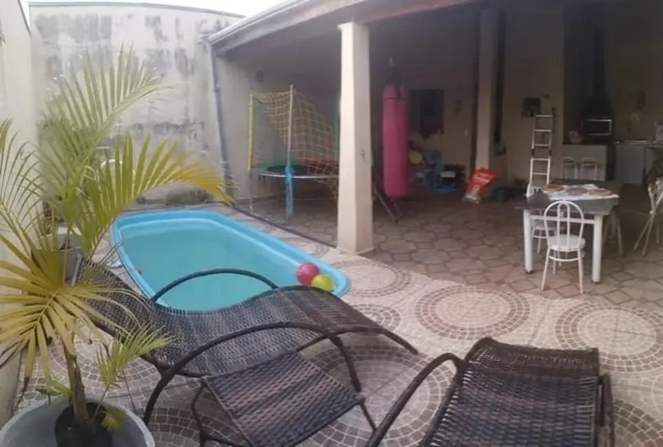 Foto 3 de Sobrado com 4 quartos à venda, 210m2 em Jardim Sonia Maria, Taubate - SP