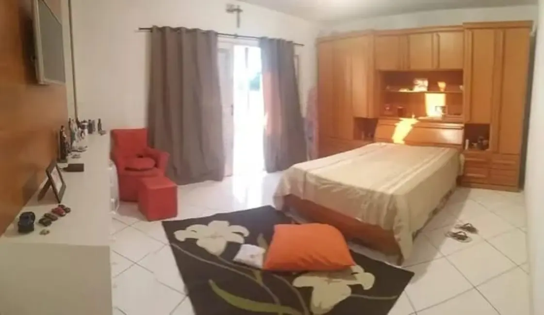 Foto 8 de Sobrado com 4 quartos à venda, 210m2 em Jardim Sonia Maria, Taubate - SP
