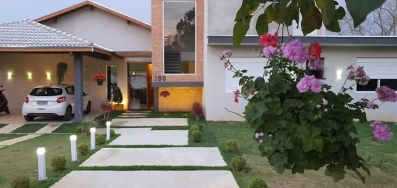 Foto 1 de Casa de Condomínio com 3 quartos à venda, 314m2 em Chácara São Félix, Taubate - SP