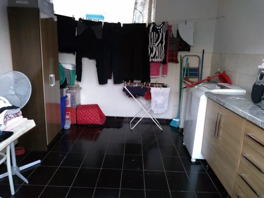 Sobrado com 4 quartos à venda, 100m2 em Aparecida - SP - imagem 6 Foto 6 de Sobrado com 4 quartos à venda, 100m2 em Aparecida - SP