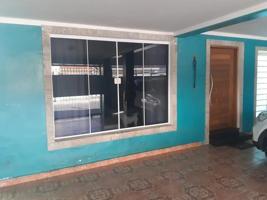 Foto 2 de Casa com 3 quartos à venda, 250m2 em Taubate - SP