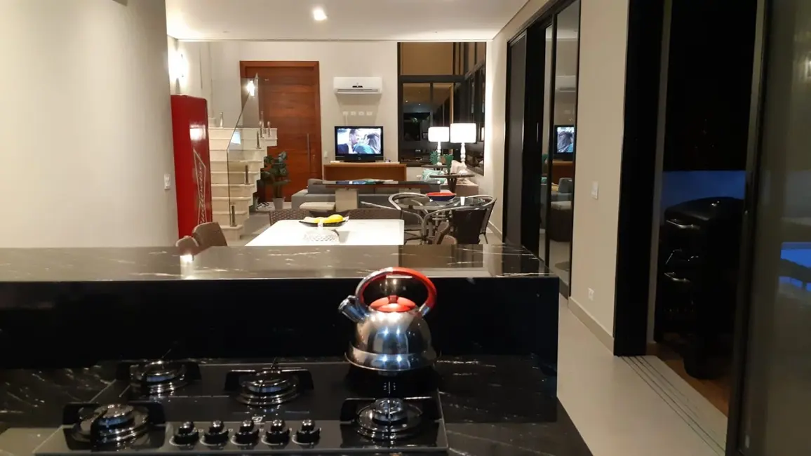 Casa de Condomínio com 4 quartos à venda, 230m2 em Ubatuba - SP - imagem 8 Foto 8 de Casa de Condomínio com 4 quartos à venda, 230m2 em Ubatuba - SP