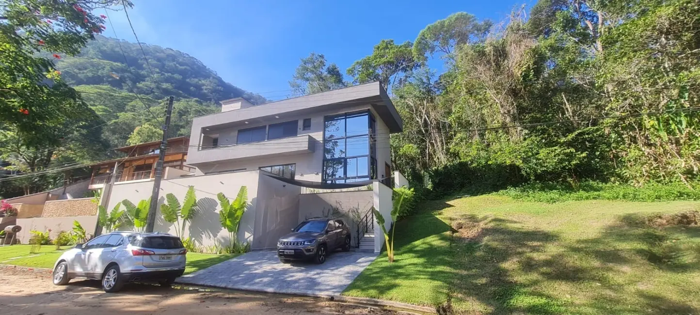 Casa de Condomínio com 4 quartos à venda, 230m2 em Ubatuba - SP - imagem 2 Foto 2 de Casa de Condomínio com 4 quartos à venda, 230m2 em Ubatuba - SP